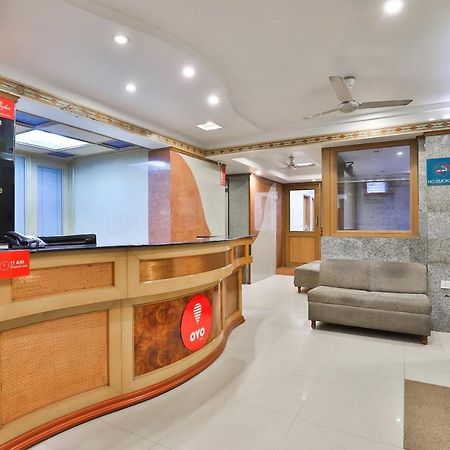 Oyo 17117 Hotel Rainbow Vadodara Exteriör bild