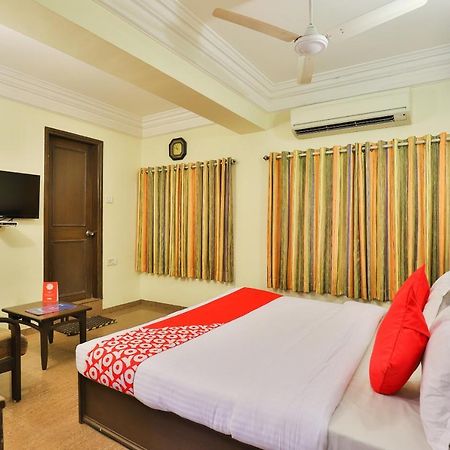 Oyo 17117 Hotel Rainbow Vadodara Exteriör bild