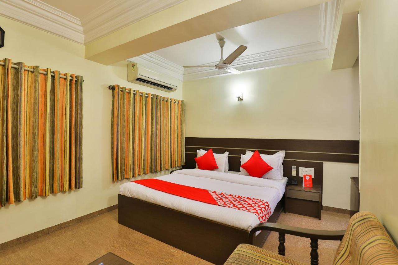 Oyo 17117 Hotel Rainbow Vadodara Exteriör bild