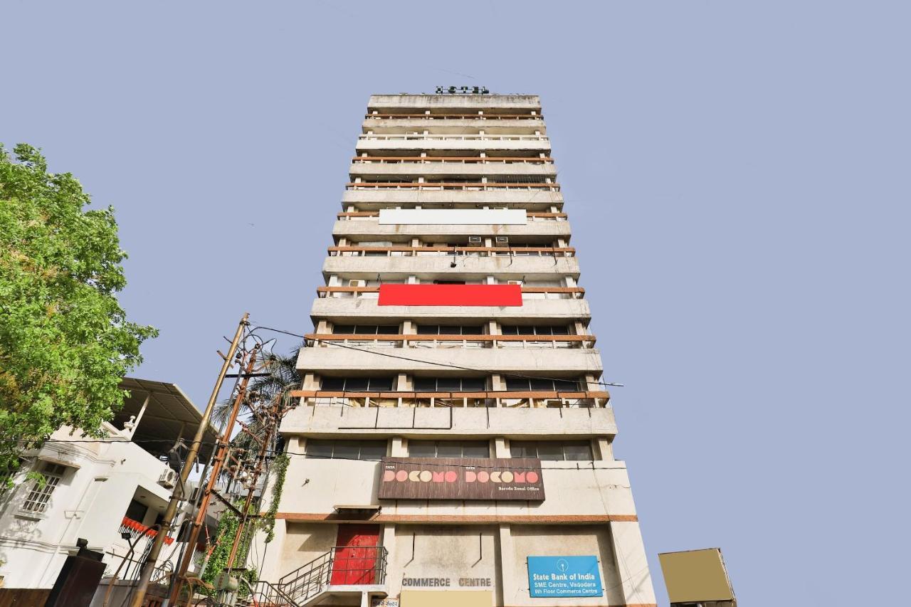 Oyo 17117 Hotel Rainbow Vadodara Exteriör bild