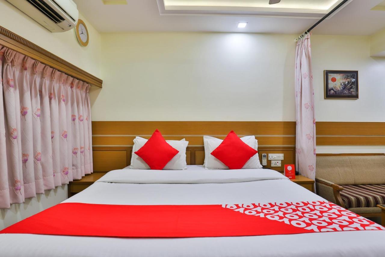 Oyo 17117 Hotel Rainbow Vadodara Exteriör bild