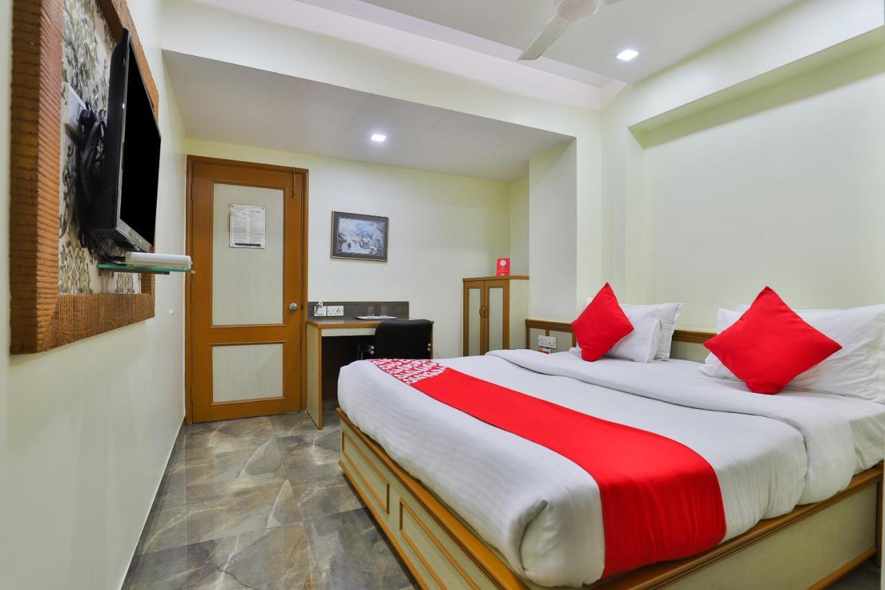 Oyo 17117 Hotel Rainbow Vadodara Exteriör bild
