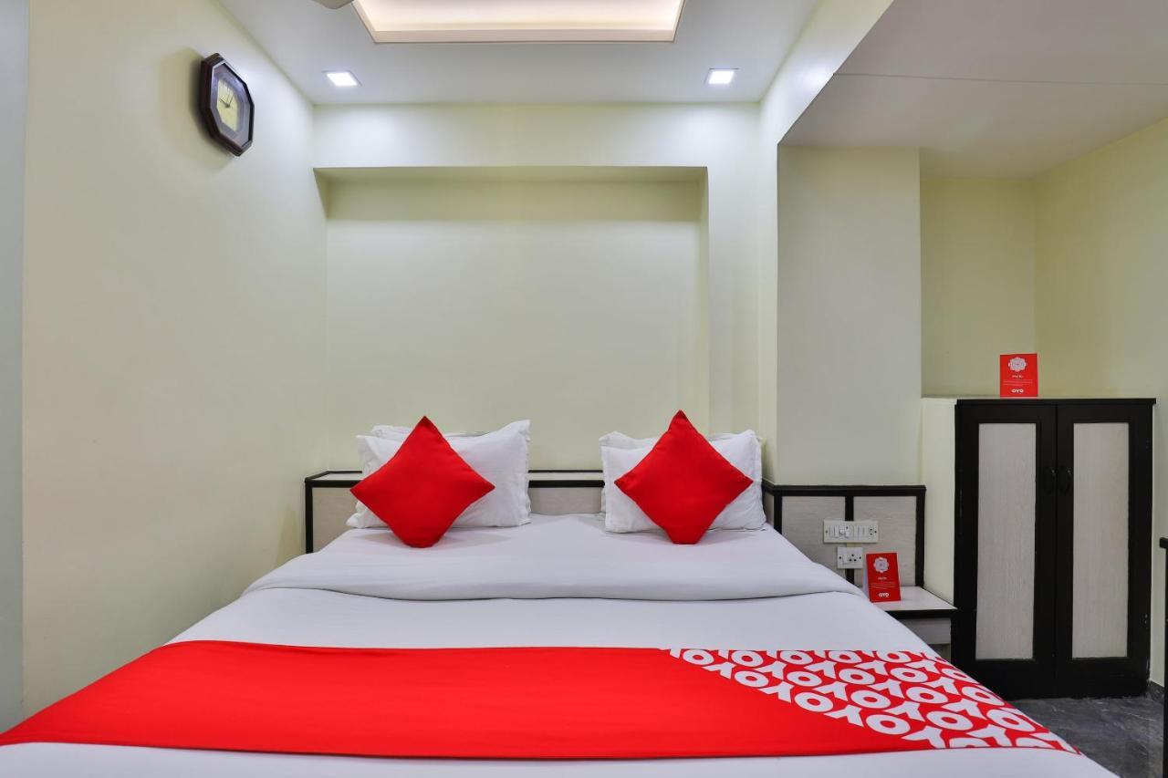 Oyo 17117 Hotel Rainbow Vadodara Exteriör bild