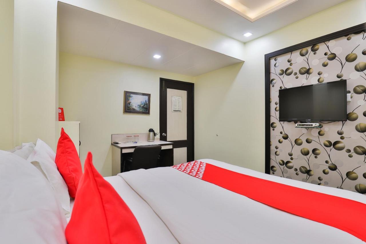Oyo 17117 Hotel Rainbow Vadodara Exteriör bild