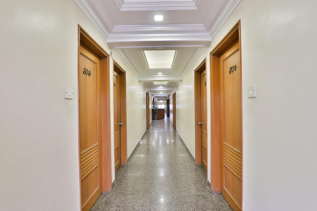 Oyo 17117 Hotel Rainbow Vadodara Exteriör bild