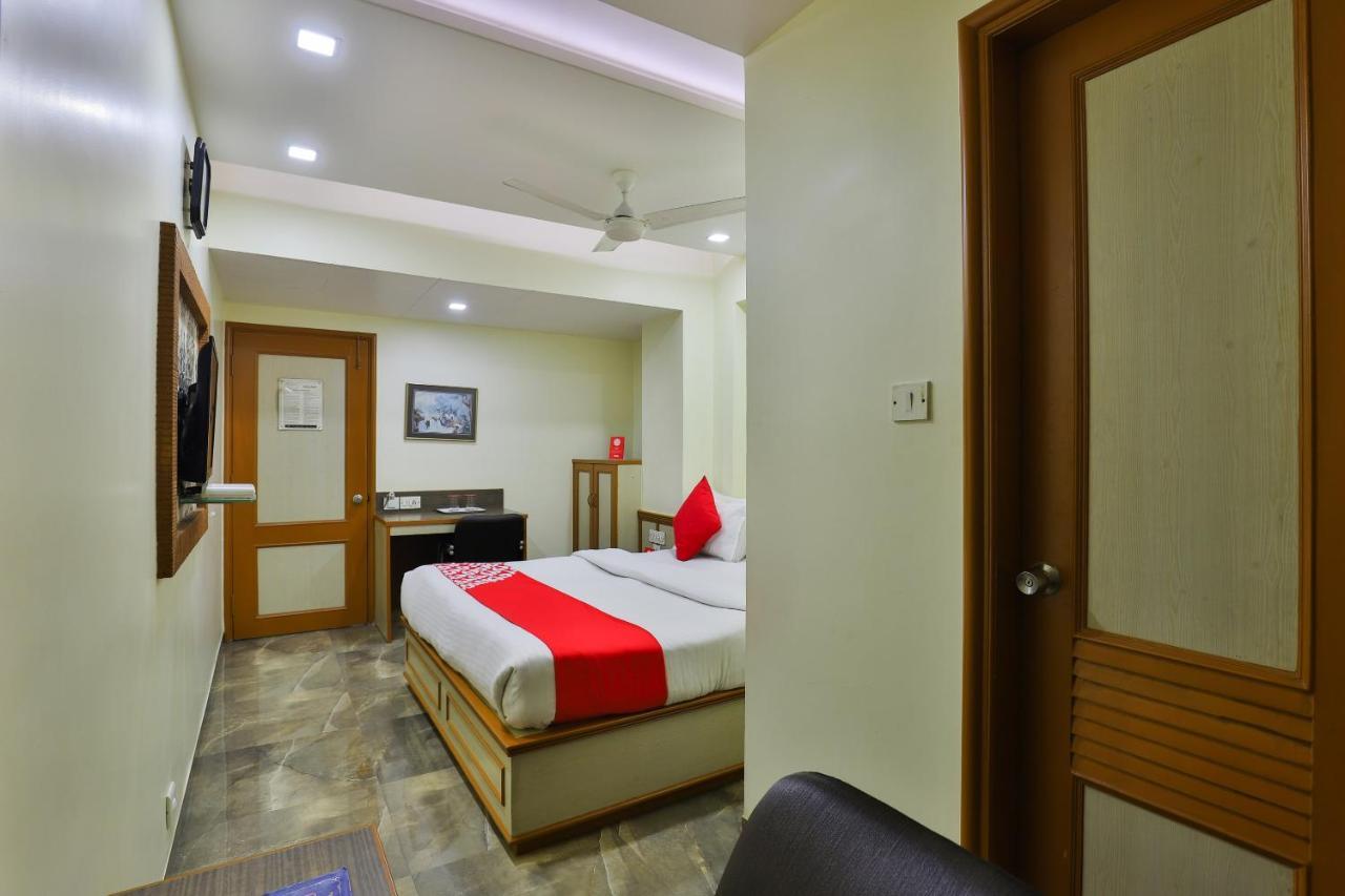 Oyo 17117 Hotel Rainbow Vadodara Exteriör bild
