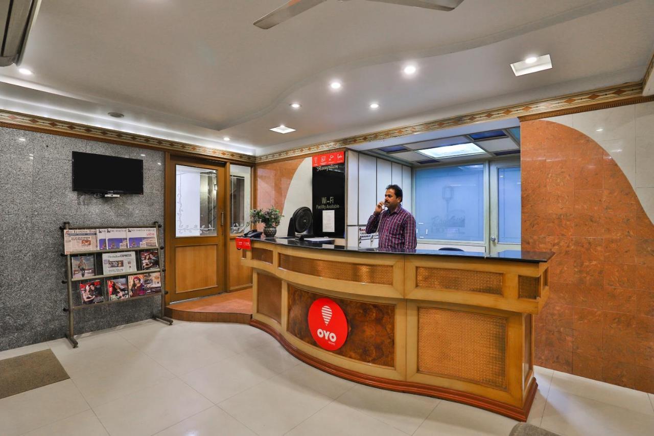 Oyo 17117 Hotel Rainbow Vadodara Exteriör bild