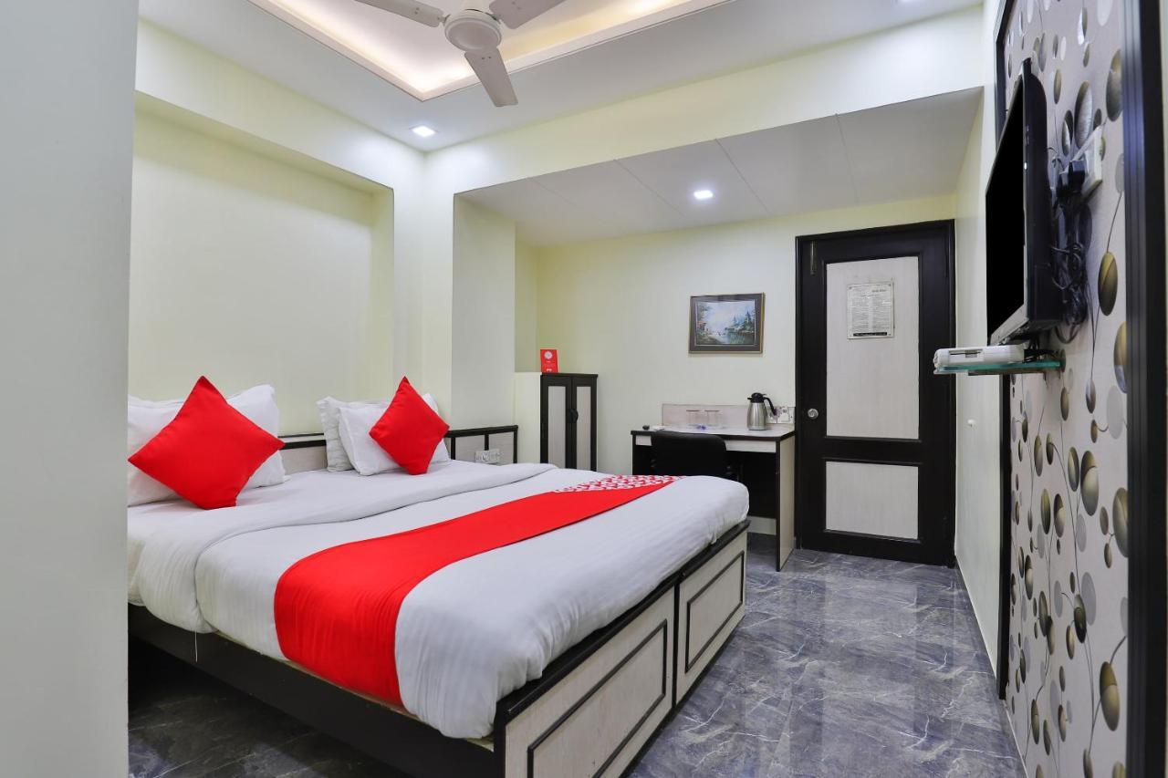 Oyo 17117 Hotel Rainbow Vadodara Exteriör bild