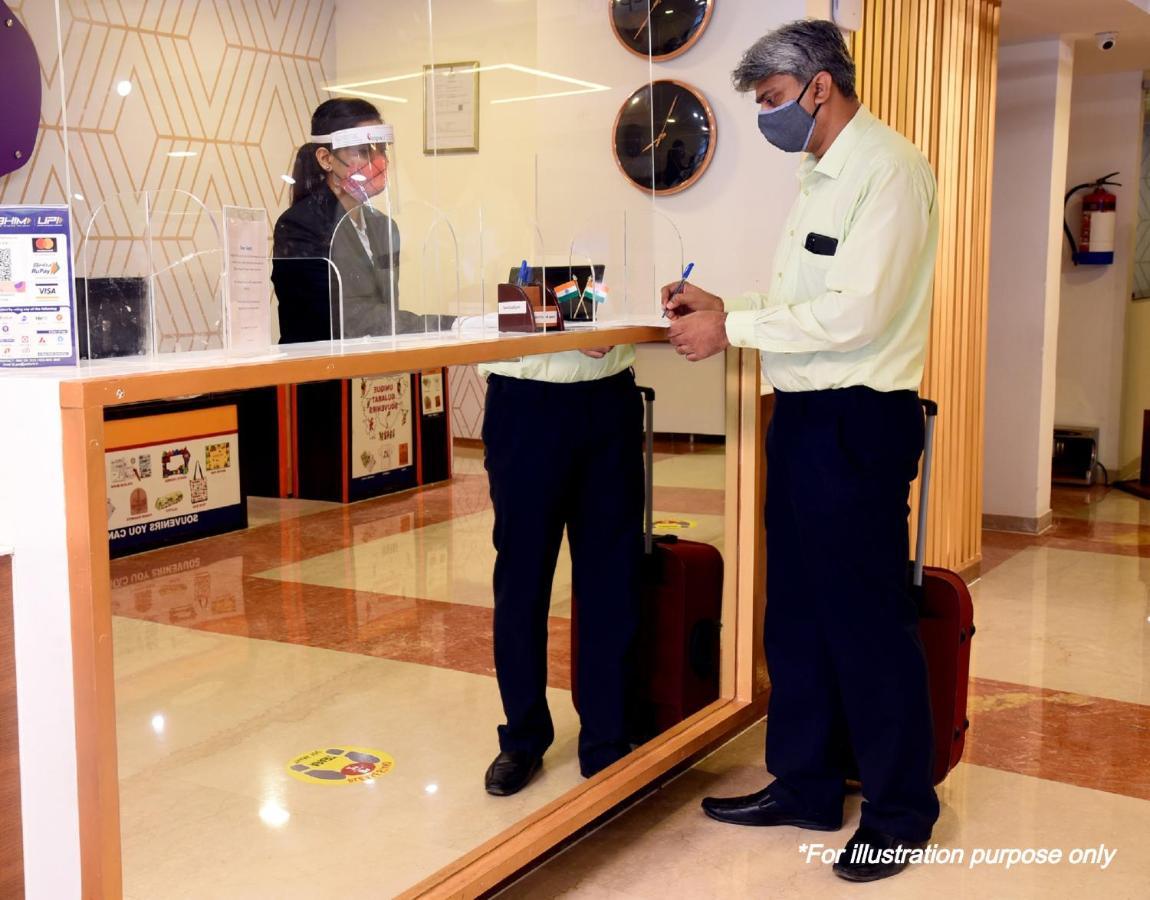 Oyo 17117 Hotel Rainbow Vadodara Exteriör bild