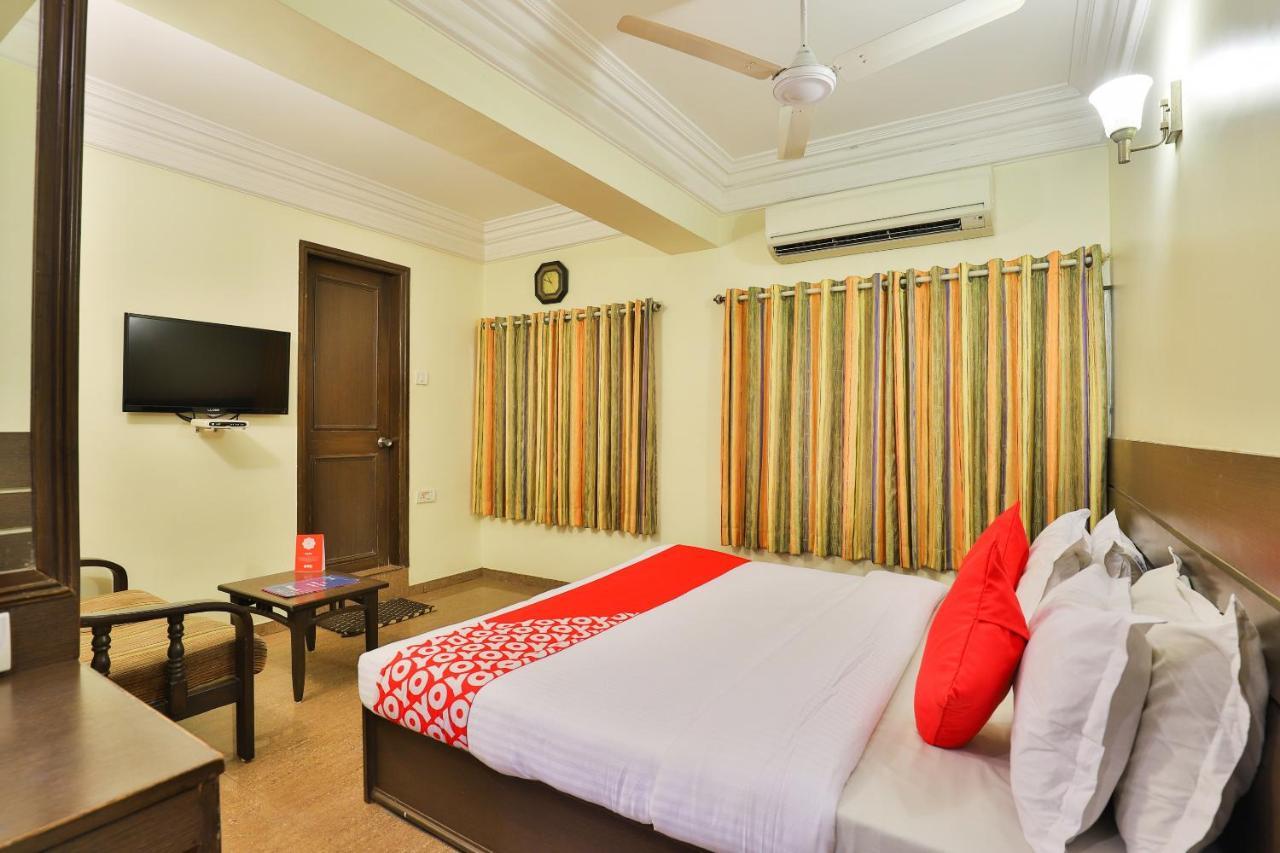 Oyo 17117 Hotel Rainbow Vadodara Exteriör bild